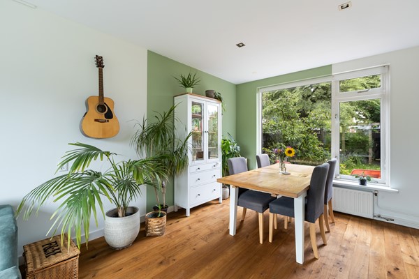 Foto - Te koop: Sfeervolle tussenwoning met groene oase!
